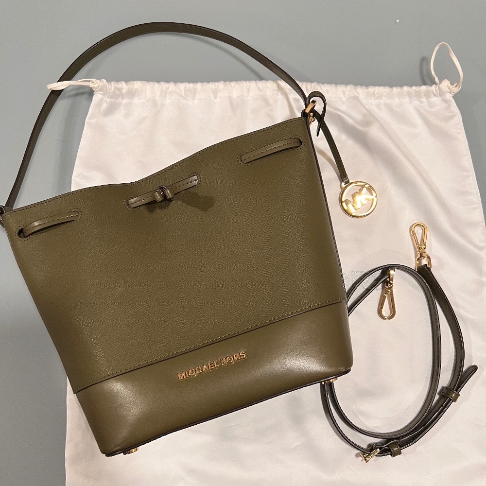 Michael Kors Trista Saffiano Leather Medium Duffle/Bucket Bag • 35H8GT7M2U